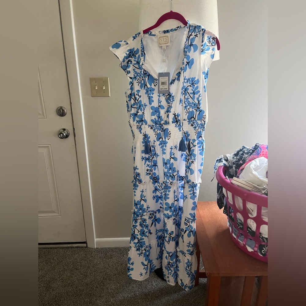 Brand new with tags Sail to Sable floral tiered maxi - size large